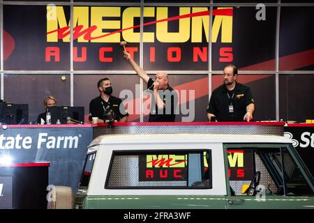 Indianapolis, USA. 20th May, 2021. A view of the auction floor at the 34th Original Spring Classic Mecum Auction at the Indianapolis State Fairgrounds in Indianapolis, IN on May 20, 2021. This years auction featured 2500 vehicles over a week. (Photo by Jason Bergman/Sipa USA) Credit: Sipa USA/Alamy Live News Stock Photo