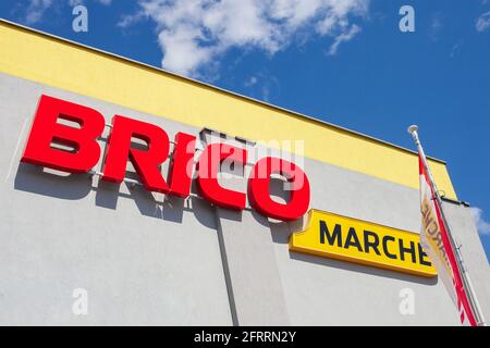 Poland, Poznan - May 08, 2021: Logo bricomarche Superstore. Intermarche commercial building supermarket, Les Mousquetaires group of stores. Stock Photo