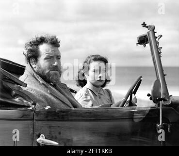 JAMES ROBERTSON JUSTICE and GABRIELLE BLUNT in WHISKY GALORE ! 1949 director ALEXANDER MACKENDRICK novel Compton Mackenzie and Angus MacPhail producer Michael Balcon An Ealing Studios production / General Film Distributors (GFD) Stock Photo