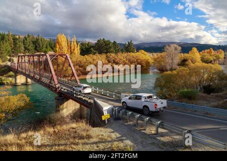 The historic Red Bridge (built 1915) over the Clutha River, Otago, New Zealand, in autumn Stock Photo