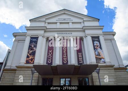 Magdeburg, Germany. 21st May, 2021. 'Happiness, health, love' is written on banners at the opera house of the Magdeburg Theater. There, a symphony concert of the Magdeburg Philharmonic Orchestra will take place in the evening. With the symphony concert the theatre Magdeburg opens for a four-day model project. A total of four performances will take place in the opera house in front of an audience of 100. Credit: Klaus-Dietmar Gabbert/dpa-Zentralbild/ZB/dpa/Alamy Live News Stock Photo