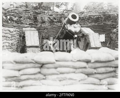 World War One, WWI, Western Front - King George V in a gun-pit, France Stock Photo