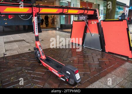 Birmingham, UK. 21st May 2021: Voi, the Swedish e-scooter provider, has introduced scooter racks in cities across the UK to reduce trip hazards and to encourage better parking behaviour amongst its users. Credit: Ryan Underwood / Alamy Live News Stock Photo