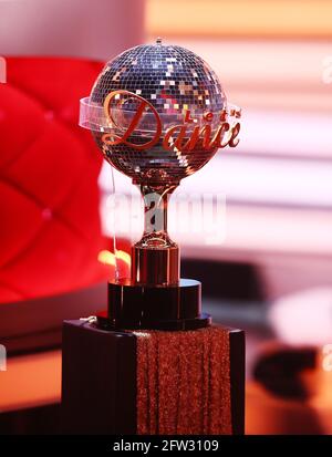 Cologne, Germany. 21st May, 2021. The trophy for the winners is on the RTL dance show 'Let's Dance'. Credit: Rolf Vennenbernd/dpa-Pool/dpa/Alamy Live News Stock Photo