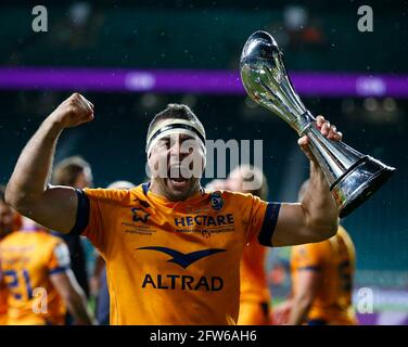 London, UK. 21st May, 2021. TWICKENHAM ENGLAND - MAY 21: Paul Willemse of Montpellier with Trophy afterChallenge Cup Final match between Leicester Tigers and Montpellier, at Twickenham Stadium on May 21, 2021 in London, England Credit: Action Foto Sport/Alamy Live News Stock Photo