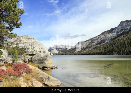 A clear view of water at Tenaya Lake in Yosemite national park on a sunny afternoon Stock Photo