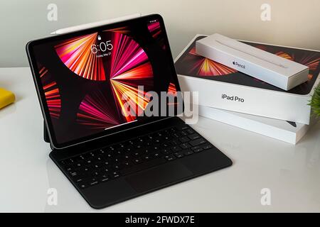 iPad Pro 11-inch 2021 model with Apple M1 chip on a desk iPad Pro 11-inch 2021 model with Apple M1 chip on a desk
