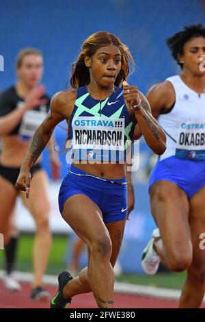 Sha'Carri Richardson (USA) Wins The Women's 200m At The 2022 NYC Grand ...