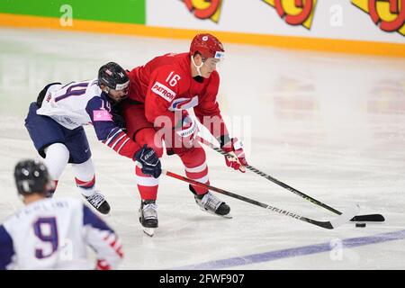 22.05.2021, Riga, Olympic Sports Centre, Great Britain vs Russia (2021 IIHF Ice Hockey World Championship), #16 Nikita Zadorov (Russia) fight with #14 Liam Kirk (Great Britain) for the puck (Switzerland/Croatia OUT) Stock Photo