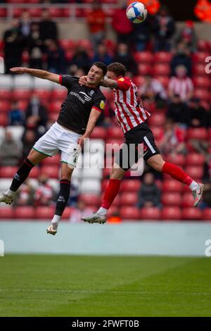 Sunderland, Tyne and Wear, UK. 22nd May 2021; Stadium of Light, Sunderland, Tyne and Wear, England; English Football League, Playoff, Sunderland versus Lincoln City; Callum McFadzean of Sunderland and Regan Poole of Lincoln City compete for the high ball Credit: Action Plus Sports Images/Alamy Live News