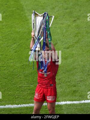 Toulouse S Antoine Dupont Lifts The Trophy After The Final Whistle During The Heineken Champions Cup Final Match At Twickenham Stadium London Picture Date Saturday May 22 21 Stock Photo Alamy