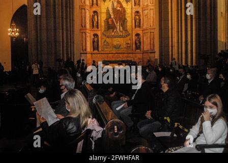Sao Paulo, Sao Paulo, Brasil. 22nd May, 2021. (INT) Mass of the Seventh Day of the death of Mayor Bruno Covas. May 22, 2021, Sao Paulo, Brazil: Family members, friends and authorities participate in the Seventh-day Mass for the death of Mayor Bruno Covas (PSDB), at Cathedral Se, in Sao Paulo, this Saturday (21). The politician, who has been battling cancer since 2019, died last Sunday (16), at the age of 41. Credit: Adeleke Anthony Fote/TheNews2 Credit: Adeleke Anthony Fote/TheNEWS2/ZUMA Wire/Alamy Live News Stock Photo