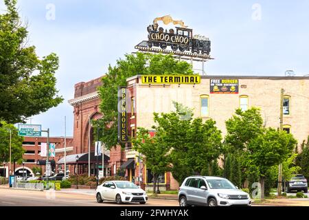 CHATTANOOGA, TN, USA-9 MAY 2021: View toward the Chattanooga Choo Choo Hotel showing the Brewhouse next door.  View of rooftop 'Choo-Choo' train sign. Stock Photo