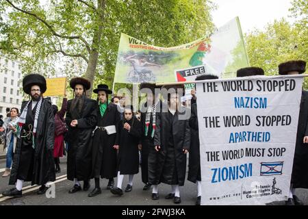 London, UK. 22 May, 2021. Ultra-Orthodox anti-Zionist Haredi Jews from Neturei Karta UK take part in the National Demonstration for Palestine. It was organised by pro-Palestinian solidarity groups in protest against Israel's recent attacks on Gaza, its incursions at the Al-Aqsa mosque and its attempts to forcibly displace Palestinian families from the Sheikh Jarrah neighbourhood of East Jerusalem. Credit: Mark Kerrison/Alamy Live News Stock Photo