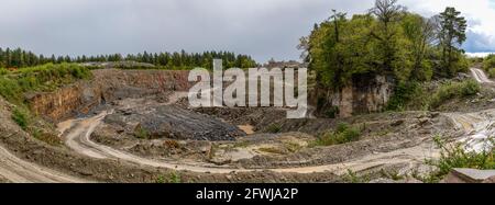 Bixhead Quarry, Forest of Dean. Modern in use quarry operation - Pennant stone Bixslade Geology Walk. Stock Photo