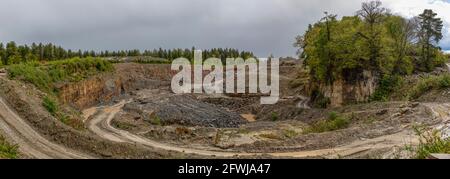 Bixhead Quarry, Forest of Dean. Modern in use quarry operation - Pennant stone Bixslade Geology Walk. Stock Photo