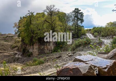 Bixhead Quarry, Forest of Dean. Modern in use quarry operation - Pennant stone Bixslade Geology Walk. Stock Photo