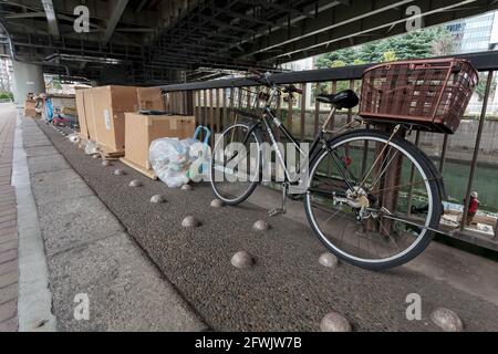 Jinbocho, Japan. 06th Jan, 2016. Bumps put in the ground to stop homeless people sleeping there by a riverside in Jinbocho. (Photo by Damon Coulter/SOPA Images/Sipa USA) Credit: Sipa USA/Alamy Live News Stock Photo