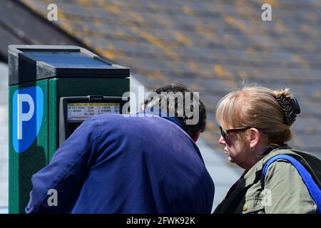 People paying by credit card for parking in Teignmouth South Devon.Picture credit Robert Timoney/AlamyStockImage Stock Photo