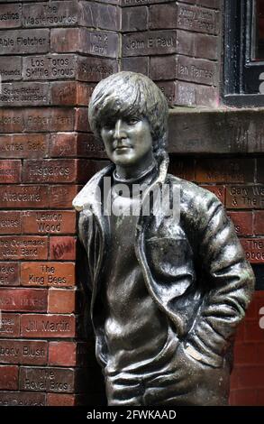 John Lennon statue at Matthew Street in Liverpool Stock Photo