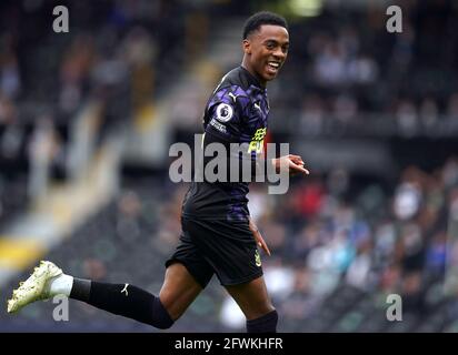 Newcastle United's Joe Willock celebrates scoring the opening goal during the Premier League match at Craven Cottage, London. Picture date: Sunday May 23, 2021. Stock Photo