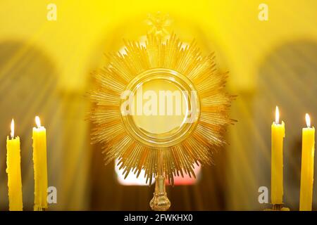 ostensory - rear view of a Blessed Sacrament exposed in a Catholic church Stock Photo