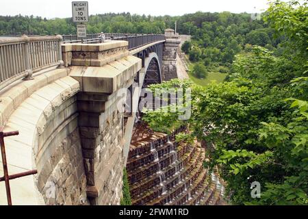 New Croton Dam, constructed in 1892-1906, part of the New York City water supply system, view over the bridge at the northern end of the Dam Stock Photo