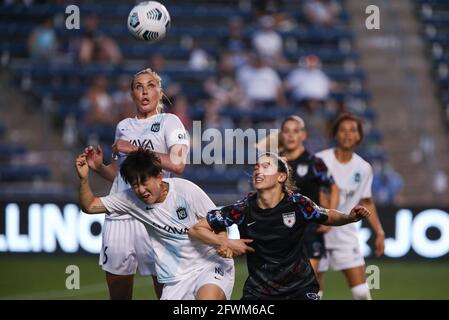 NJ/NY Gotham FC defender Allie Long(16) watches the ball during a NWSL match at SeatGeek Stadium, Saturday, May 22, 2021, in Bridgeview, Illinois.  Re Stock Photo