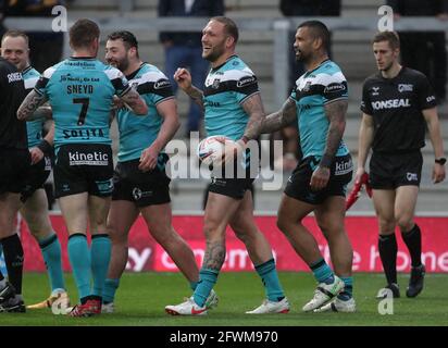 Hull FC's Josh Griffin (centre) celebrates scoring during the Betfred Super League match at the Emerald Headingley Stadium, Leeds. Picture date: Sunday May 23, 2021. Stock Photo