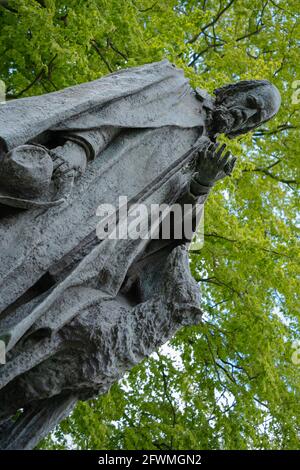 Lincoln Cathedral, Northgate, Lincoln Hotel. Lord Alfred Tennyson statue, Famous Yellowbelly, masonry, Lincoln Imp, gothic, worship, religion, church. Stock Photo
