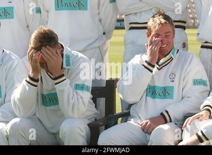 Hampshire Cricket Club, 11/04/05 Shane Warne  poses for photographers at the club's press day at the RoseBowl. PIC MIKE WALKER 2005 Stock Photo