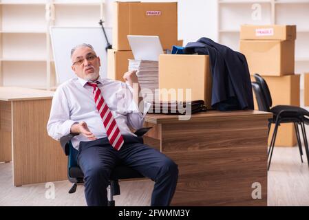Old male employee in relocation concept Stock Photo