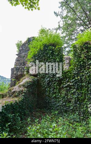 Bad Berneck is a spa town in the district of Bayreuth, in Bavaria, Germany. Fichtelgebirge mountains.Ruins of the Walpote castle of Wallenrode, Hohenb Stock Photo