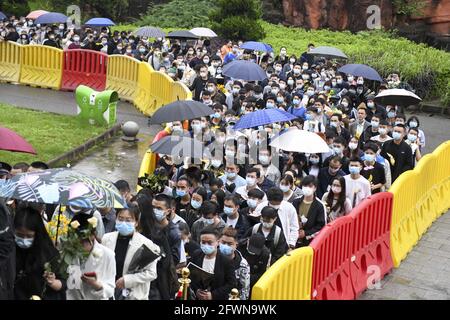 Changsha, China. 22nd May, 2021. People farewell to the father of hybrid rice academician Yuan Longping who passed away at 91 years old in Changsha, Hunan, China on 22th May, 2021.(Photo by TPG/cnsphotos) Credit: TopPhoto/Alamy Live News Stock Photo