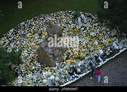 Changsha, China. 22nd May, 2021. People farewell to the father of hybrid rice academician Yuan Longping who passed away at 91 years old in Changsha, Hunan, China on 22th May, 2021.(Photo by TPG/cnsphotos) Credit: TopPhoto/Alamy Live News Stock Photo