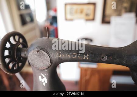 Marghia, Romania - May 5, 2021: Shallow depth of field (selective focus) details with an old Singer sewing machine. Stock Photo