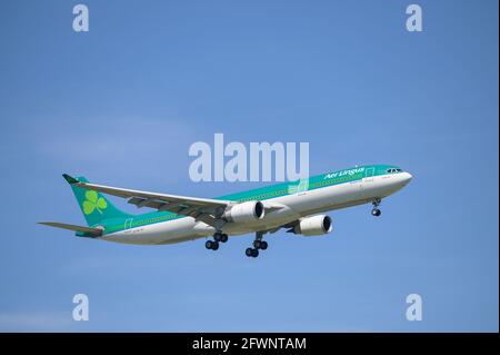 Munich, Germany - 09. May 2021 : Aer Lingus Airbus A330-302 with the aircraft registration EI-FNG in the approach to the northern runway 08L of the Mu Stock Photo