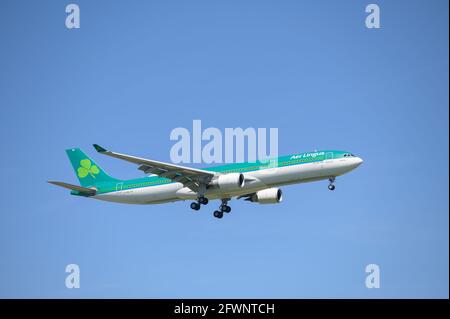 Munich, Germany - 09. May 2021 : Aer Lingus Airbus A330-302 with the aircraft registration EI-FNG in the approach to the northern runway 08L of the Mu Stock Photo