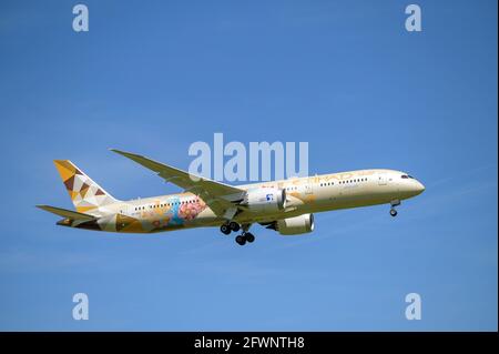 Munich, Germany - 09. May 2021 : Etihad Airways Boeing 787-9 Dreamliner with the aircraft registration A6-BLO in the approach to the northern runway 0 Stock Photo