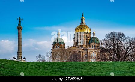 Iowa State Capitol and Soldiers' and Sailors' Monument in Des Moines, Iowa Stock Photo