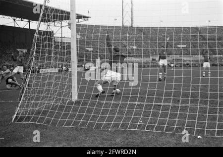 Netherlands against Switzerland 3-1, game moments, November 11, 1962, sports, soccer, The Netherlands, 20th century press agency photo, news to remember, documentary, historic photography 1945-1990, visual stories, human history of the Twentieth Century, capturing moments in time Stock Photo