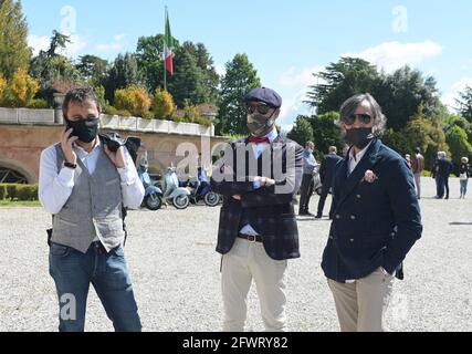Varese, Italy. 24th May, 2021. Varese, Italy Distinguished Gentleman's Ride world event gathering of motorcyclists of both sexes dressed in vintage and current style in Varese at Villa Ponti In the photo: motorcyclists with their look Credit: Independent Photo Agency/Alamy Live News Stock Photo