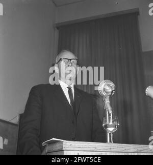 New president CNV J. van Eibergen. Speech by former president of the CNV, C. van Mastrigt, 24 March 1964, trade unions, chairmen, The Netherlands, 20th century press agency photo, news to remember, documentary, historic photography 1945-1990, visual stories, human history of the Twentieth Century, capturing moments in time Stock Photo