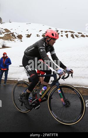 Giau Pass, Italy. 24th May, 2021. Giro d'Italia, Tour of Italy, route stage 16, Sacile to Cortina d'Ampezzo ; 103 CARR Simon GBR Credit: Action Plus Sports/Alamy Live News Stock Photo