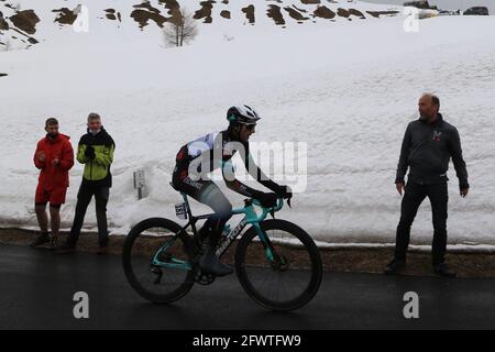Giau Pass, Italy. 24th May, 2021. Giro d'Italia, Tour of Italy, route stage 16, Sacile to Cortina d'Ampezzo ; Simon Yates (GBr) Credit: Action Plus Sports/Alamy Live News Stock Photo