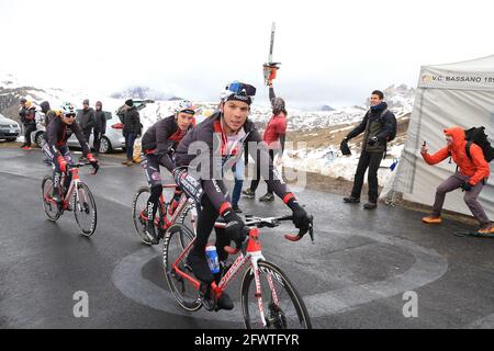 Giau Pass, Italy. 24th May, 2021. Giro d'Italia, Tour of Italy, route stage 16, Sacile to Cortina d'Ampezzo ; 34 RAVANELLI Simone ITA Credit: Action Plus Sports/Alamy Live News Stock Photo