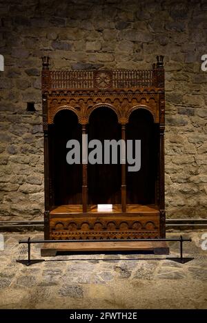 Paintings and sculptural details inside the Romanesque church of Sant Climent de Taüll (Boí Valley, Catalonia, Spain, Pyrenees) Stock Photo