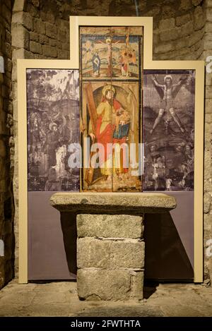 Paintings and sculptural details inside the Romanesque church of Sant Climent de Taüll (Boí Valley, Catalonia, Spain, Pyrenees) Stock Photo