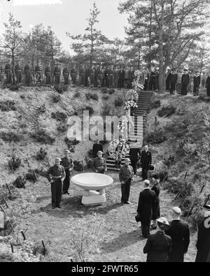 Unveiling of the monument to the resistance fighters at the Central Cemetery of the War Graves Foundation Loenen, May 2, 1952, cemeteries, monuments, unveilings, The Netherlands, 20th century press agency photo, news to remember, documentary, historic photography 1945-1990, visual stories, human history of the Twentieth Century, capturing moments in time Stock Photo