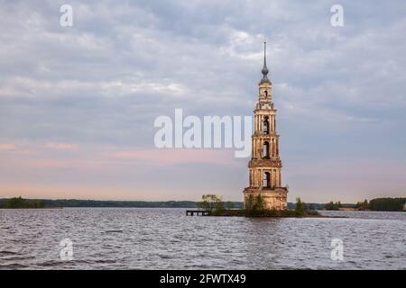 Bell tower of St. Nicholas Cathedral, destroyed during the construction of the Uglich reservoir. The belfry is flooded by the Volga River. Kalyazin, T Stock Photo